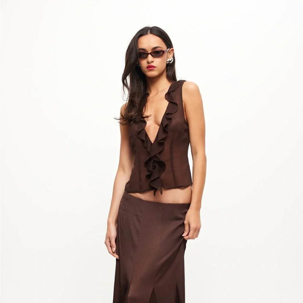 Lioness ROSE RUFFLE TOP | CHOCOLATE C17 - Picture 2 of 8
